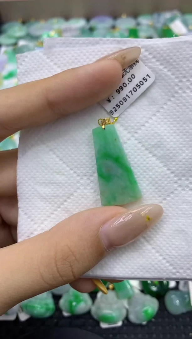 颈饰18K金镶嵌翡翠天然缅甸翡翠A货