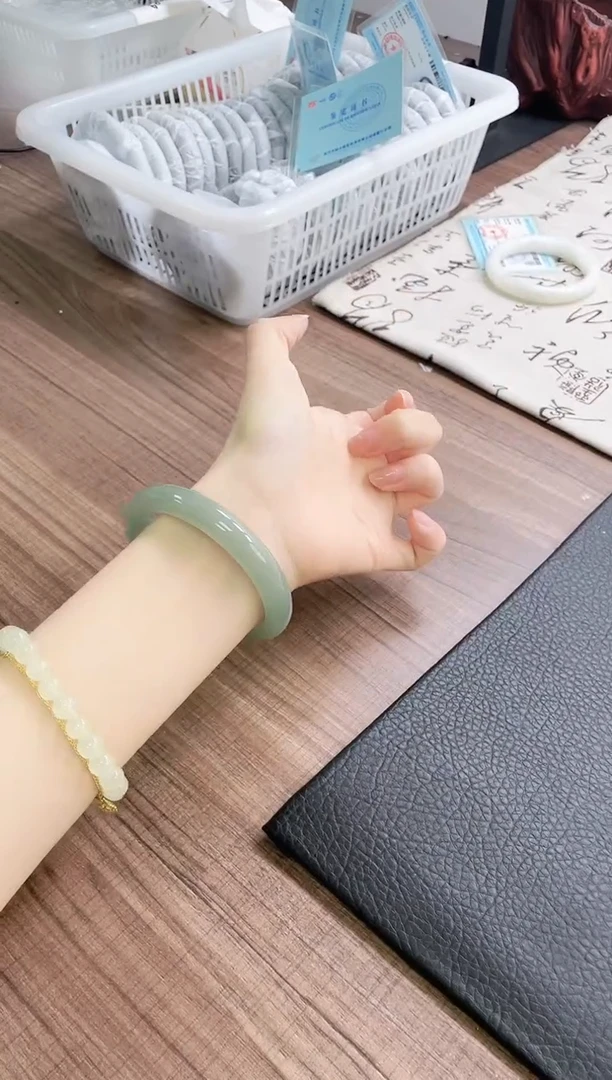 未镶嵌手镯石英质玉345-60