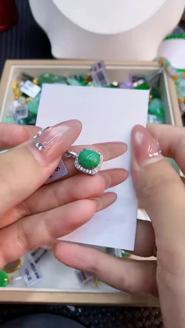 翡翠未镶嵌吊坠(不含链)1