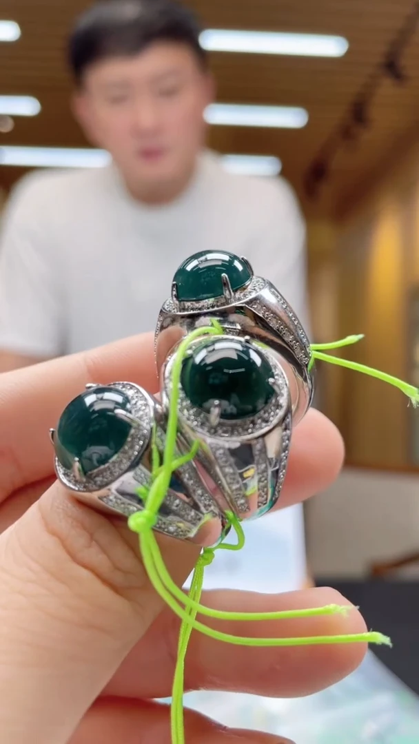 翡翠未镶嵌颈饰多样性发货（只发一件）x8