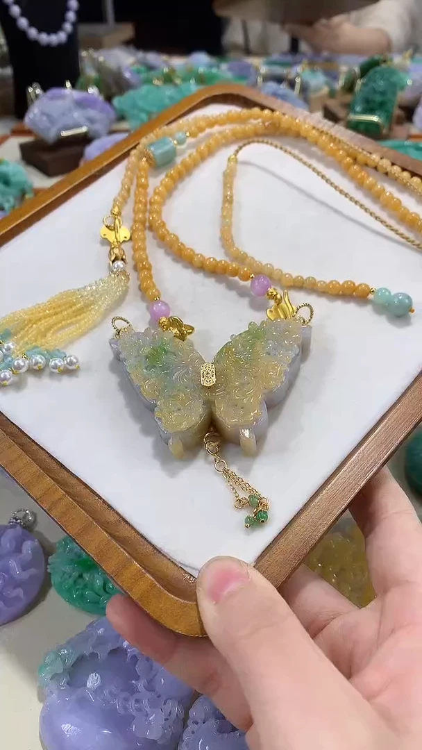 颈饰未镶嵌翡翠吊坠