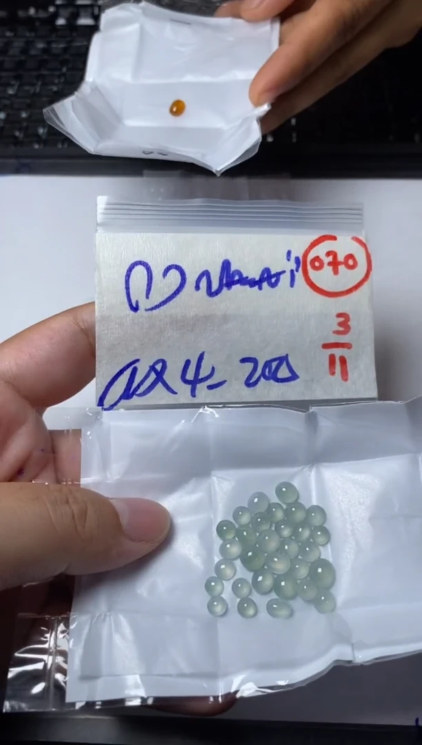 未镶嵌定制翡翠ᥫ****?缅甸天然翡翠A货70