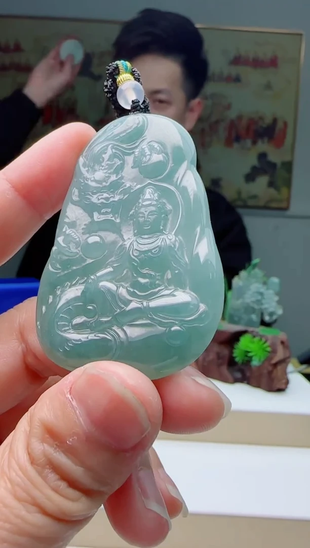 【闪购商品】翡翠颈饰未镶嵌御龙观音