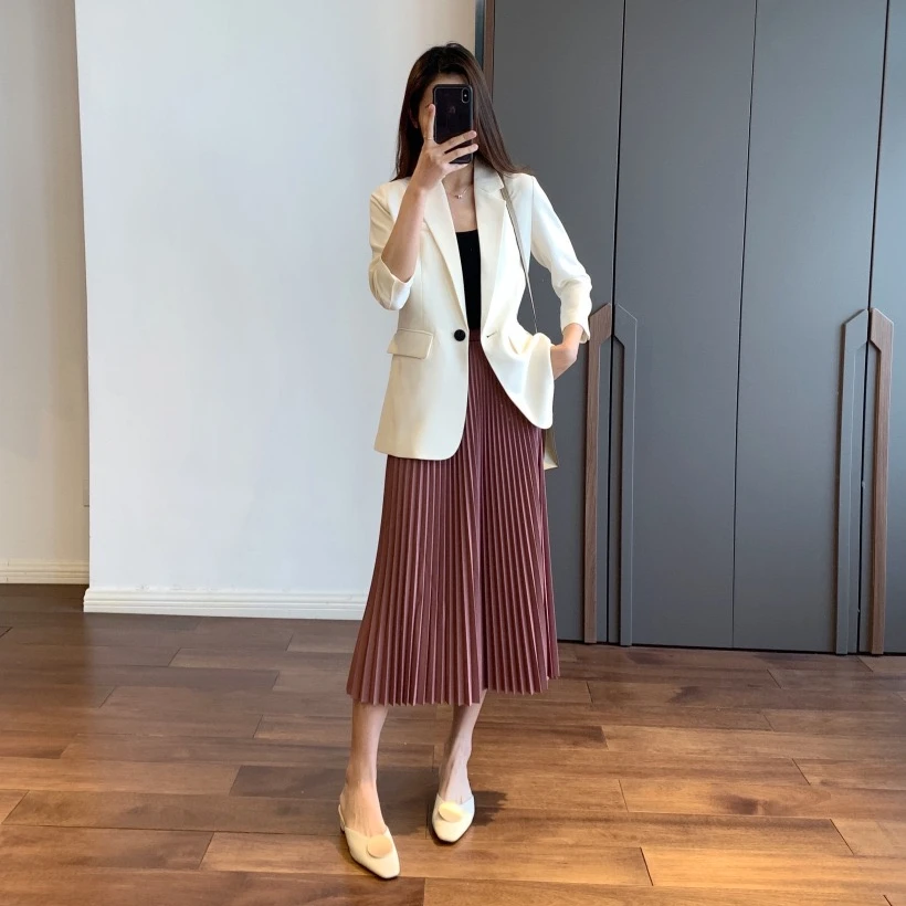 悦享服饰2025夏季新款法式时尚气质防晒休闲西服显瘦醋酸西装
