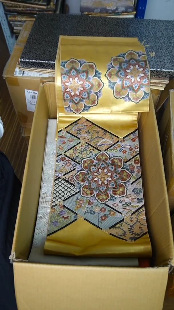 织绣12宝相花卉纳纱绣