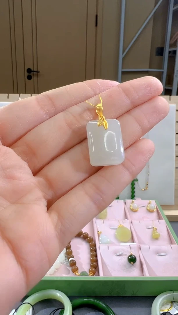 颈饰足金镶嵌和田玉多样性拍一发一 cg