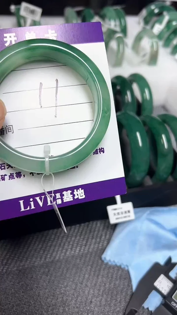 【闪购商品】石英质玉手镯未镶嵌y1