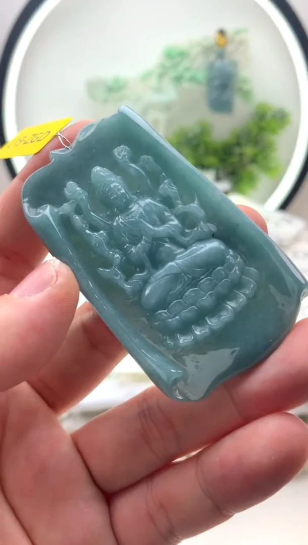 翡翠未镶嵌颈饰千手观音