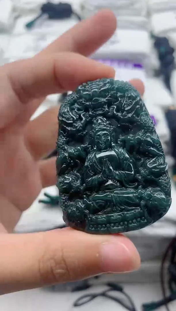 翡翠未镶嵌颈饰··········