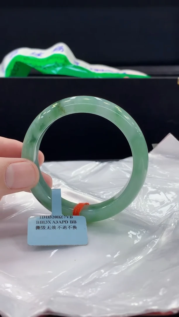 未镶嵌手镯翡翠翡翠手镯