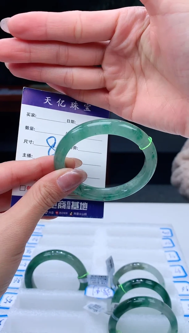 未镶嵌手镯石英质玉天然非洲翠
