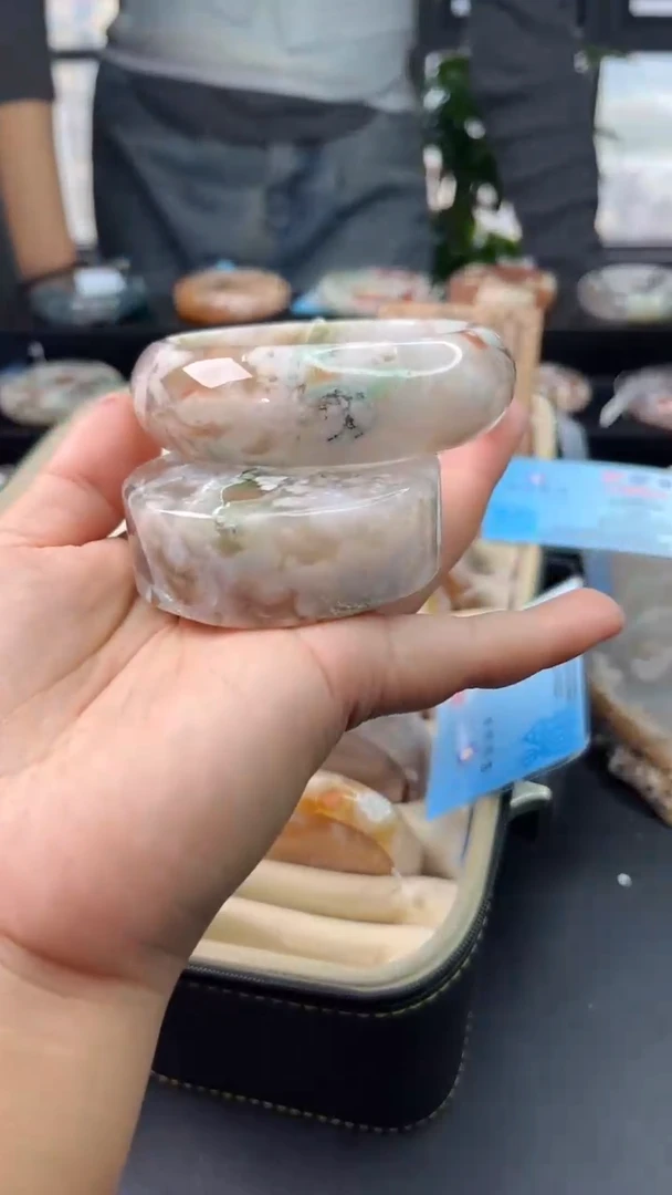 【闪购商品】石英质玉手镯未镶嵌赠送镯心（圈口60