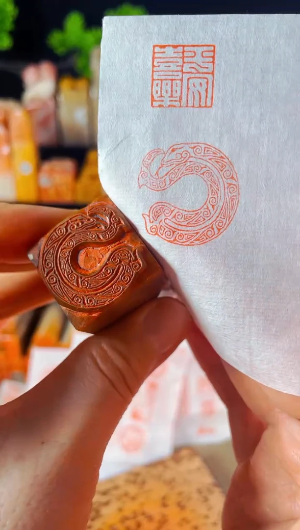 【闪购商品】浙江红石印石手工篆刻《蛇》铜饰纹2.5