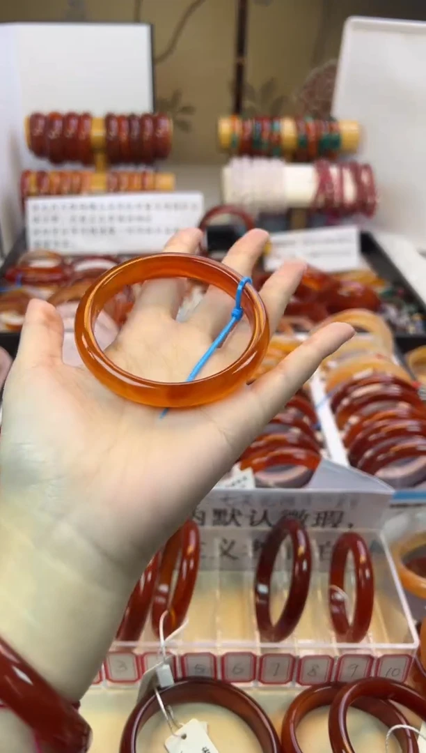 【闪购商品】玛瑙/玉髓手镯未镶嵌【默认微瑕】58圈口