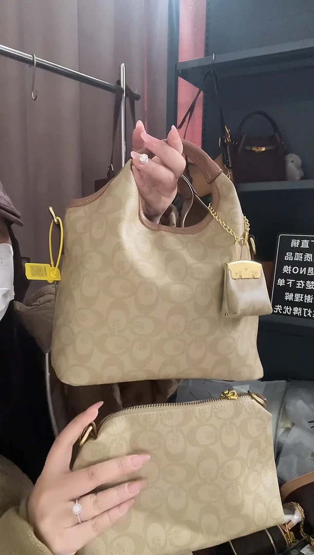 PU抢小金禧直播间福利。