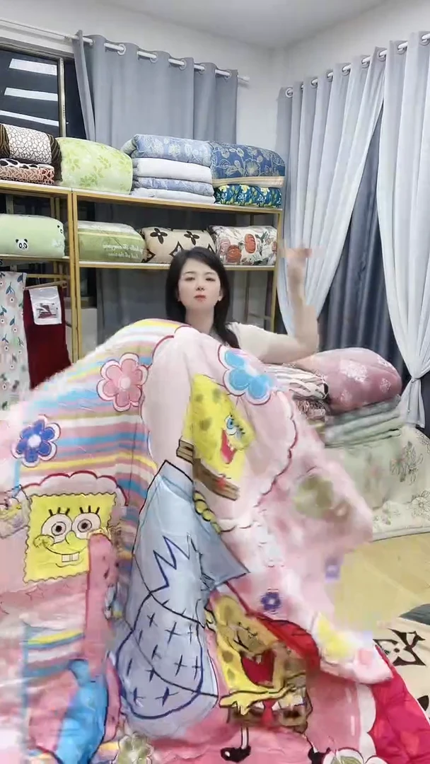 牛奶绒180*220粉海绵宝宝被子