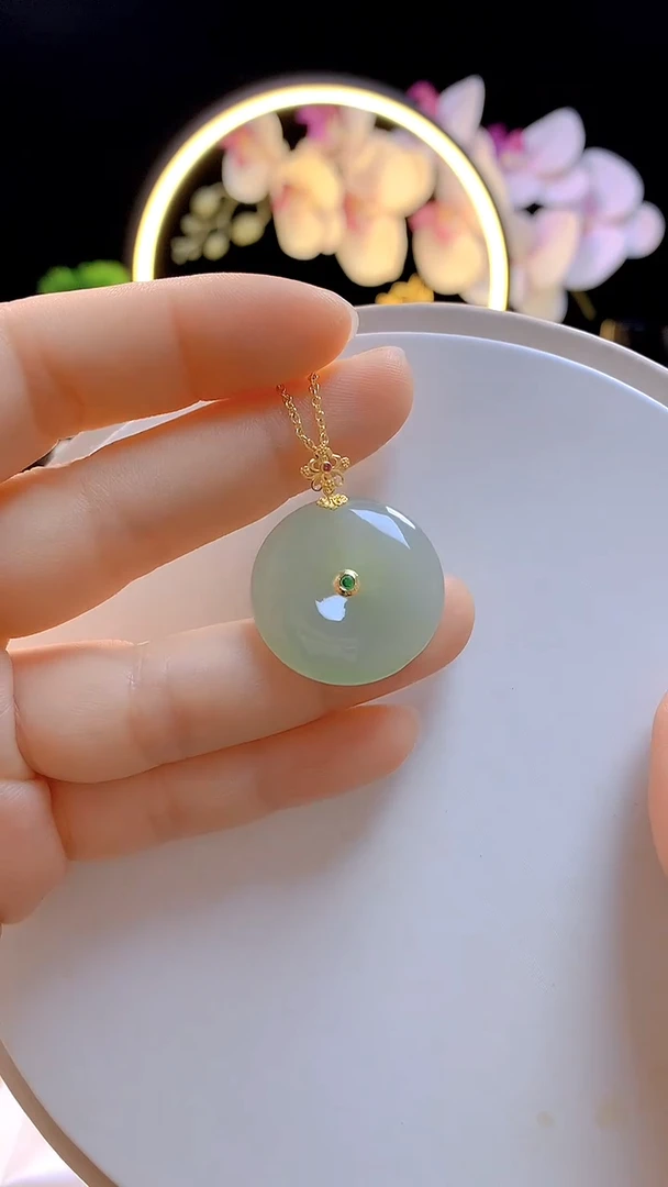 吊坠(赠链)18K金镶嵌和田玉平安扣