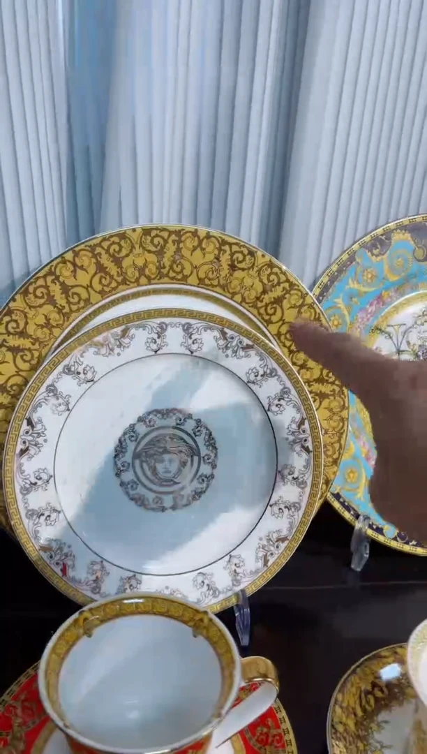 瓷片范金大小盘········