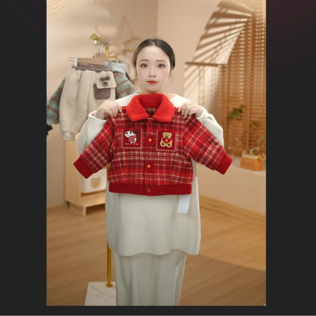 MOMOCOmini冬季婴童男宝红色格子绣花小狗加厚棉服87410101028