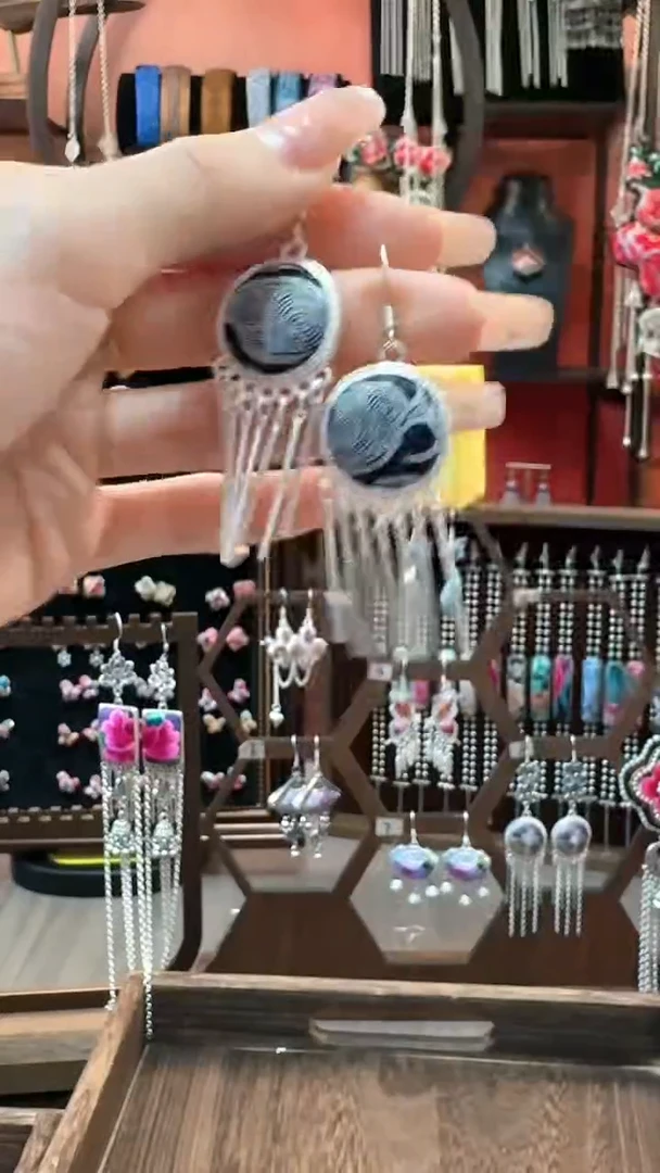 织绣云织谣民族风精美饰品 268