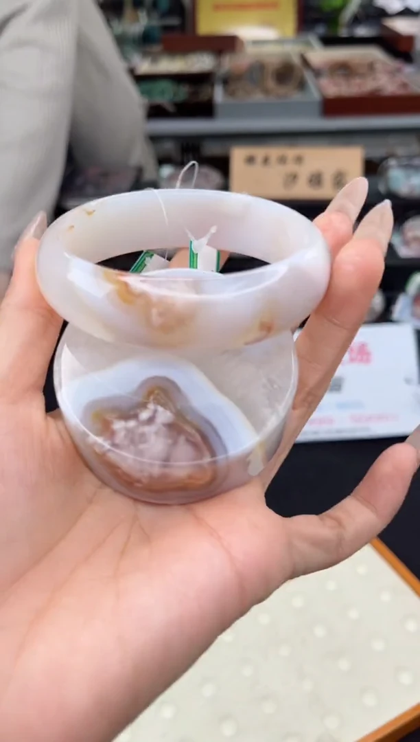 【闪购商品】石英质玉手镯未镶嵌62圈口（不退不换）1538282