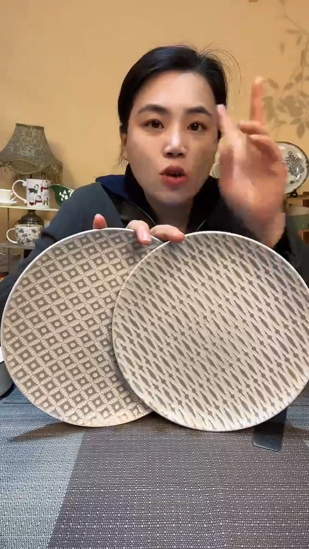 瓷片2个8英寸浮雕盘 瑕疵款 介意勿拍