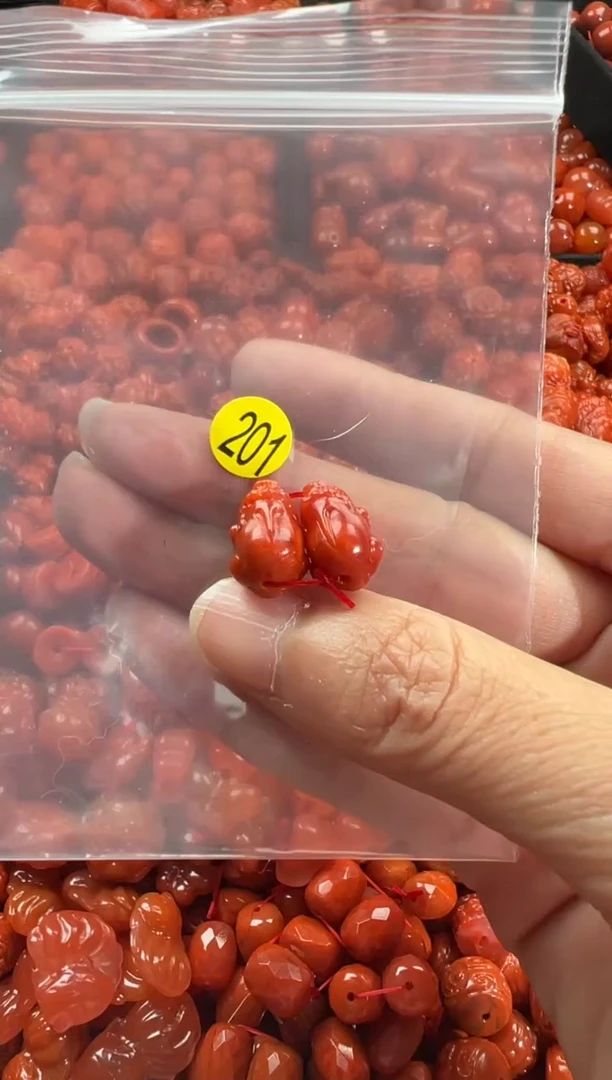 颈饰未镶嵌南红玛瑙1