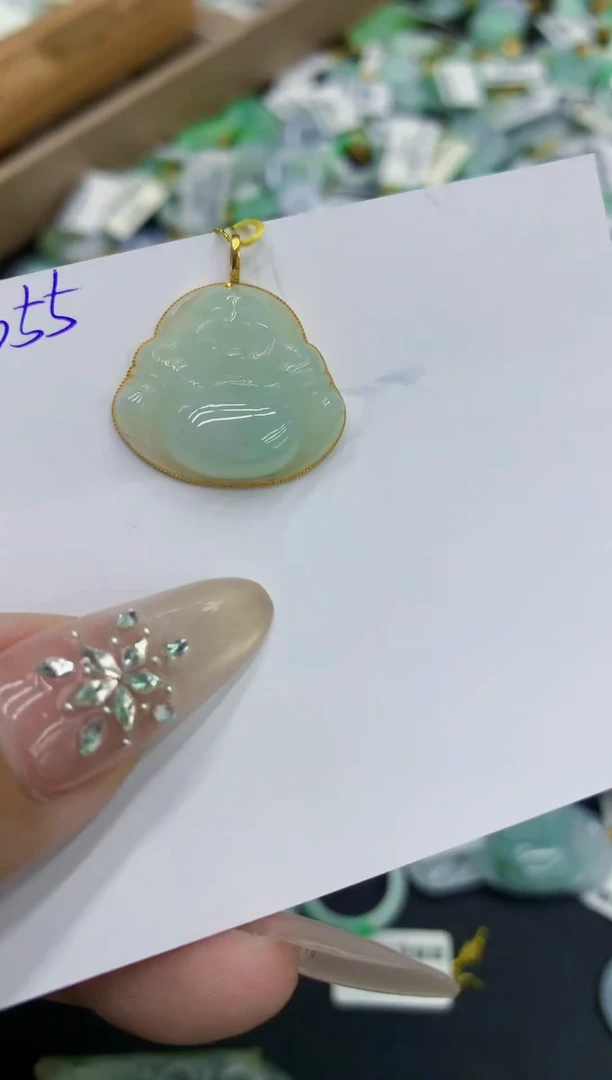 翡翠18K金镶嵌颈饰1111111111111111