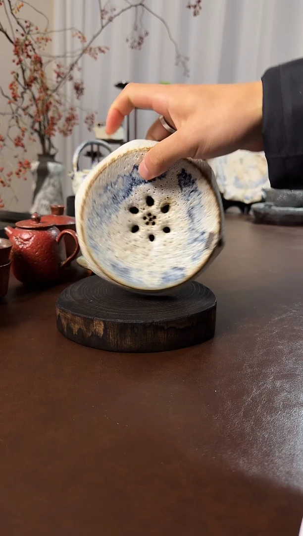 粉引蓄水壶承