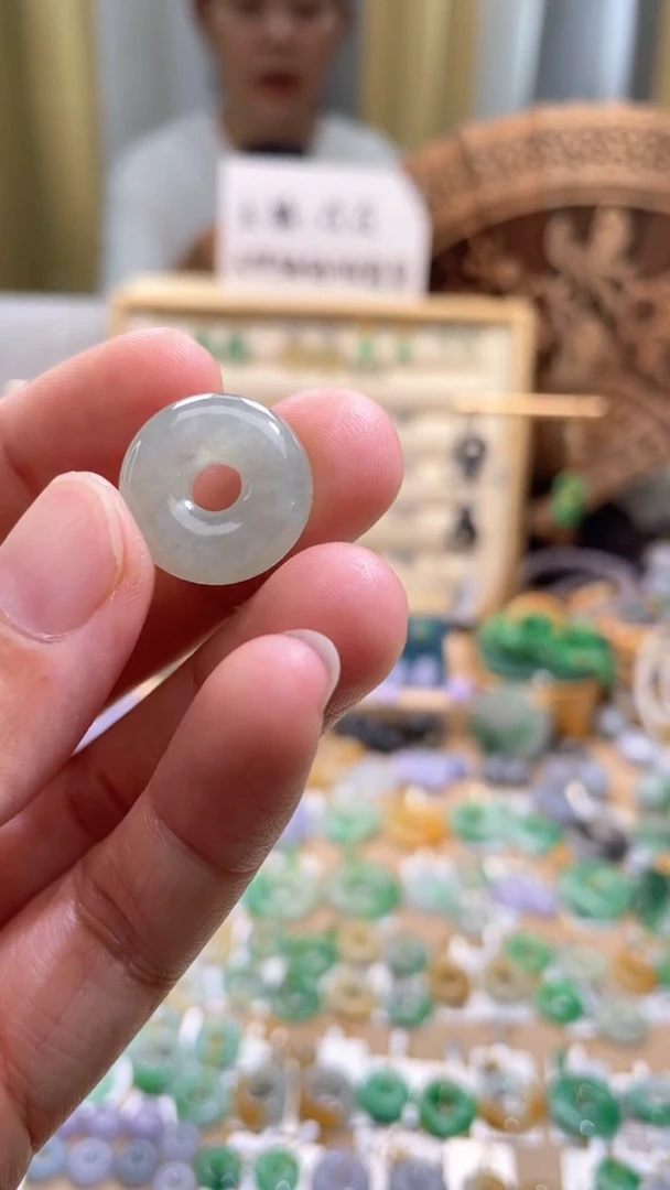 翡翠未镶嵌颈饰甜甜圈
