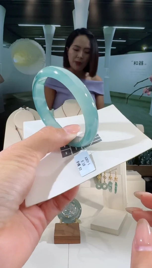 翡翠手镯未镶嵌53圈