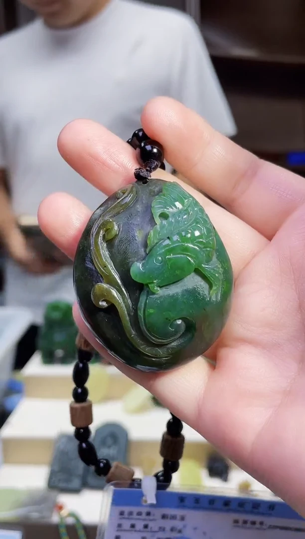 和田玉未镶嵌颈饰1