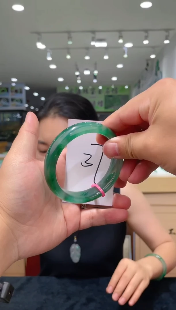 石英质玉（非洲翠）手镯未镶嵌天然冰飘花