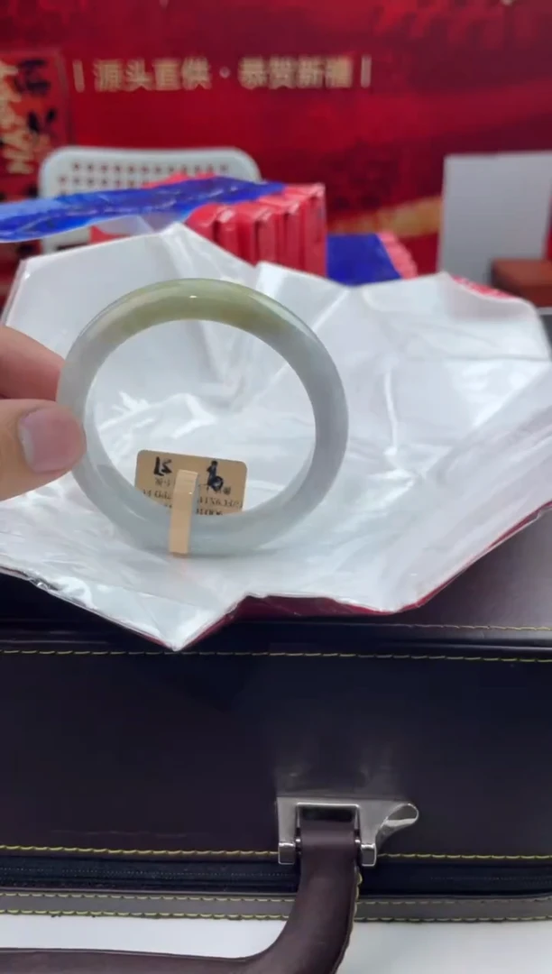 【闪购商品】翡翠手镯未镶嵌6翡翠手镯（微瑕）