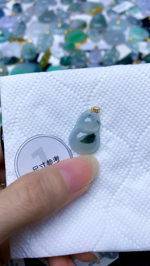 颈饰18K金镶嵌翡翠天然A货翡翠