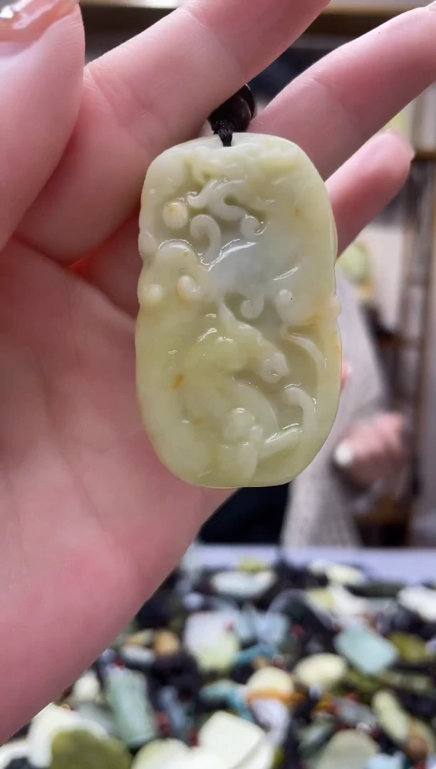 未镶嵌岫玉吊坠·