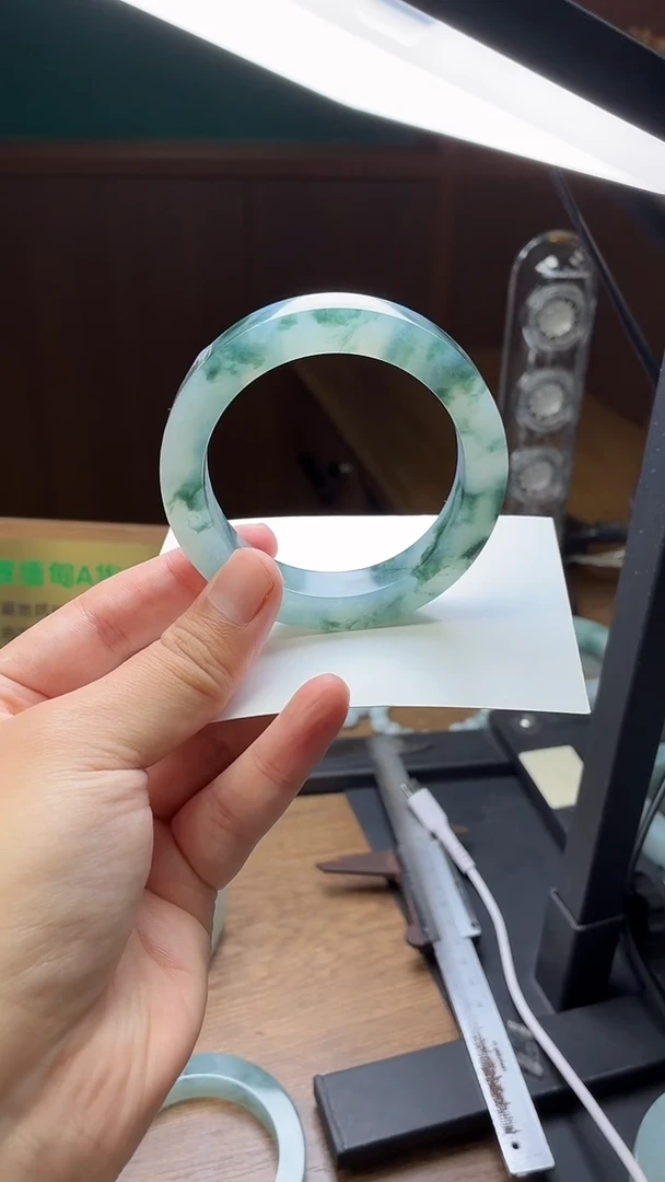 未镶嵌手镯定制翡翠J****姐定制