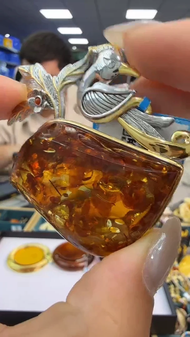 琥珀颈饰未镶嵌96秒拍号 假一罚三