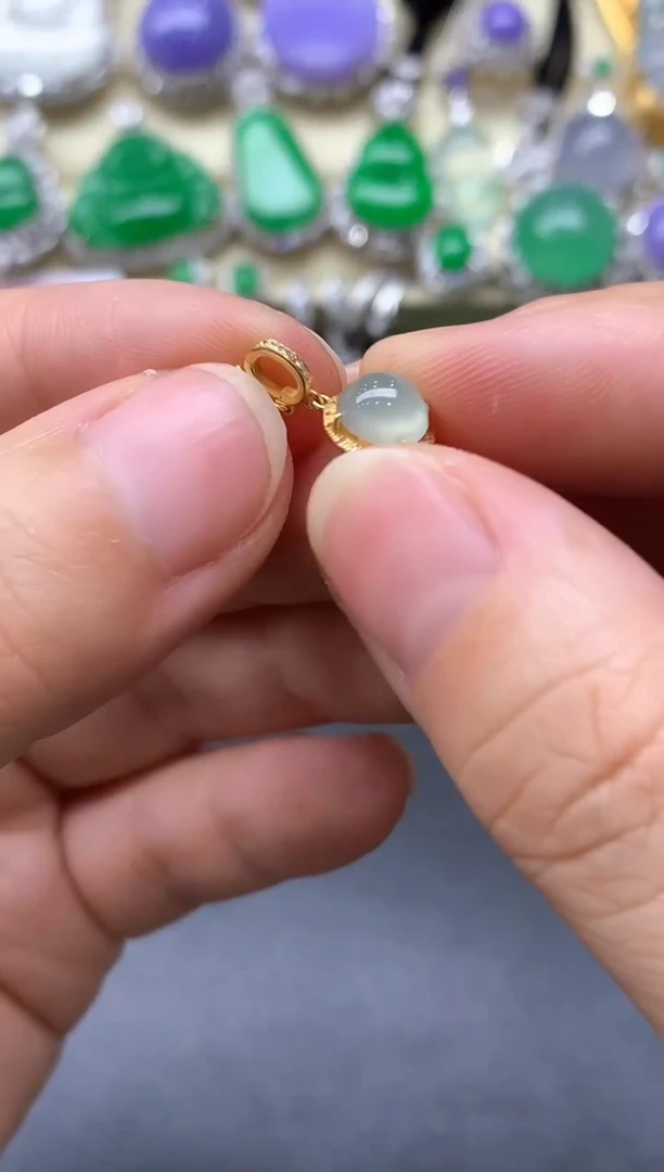 颈饰18K金镶嵌翡翠102-中国好珍宝