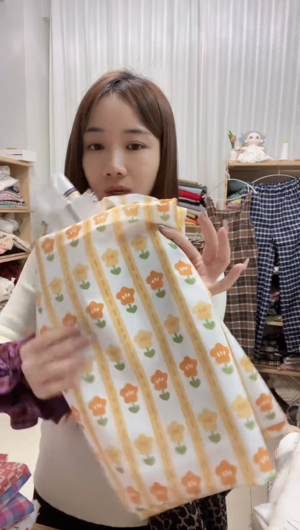 化纤1米黄小花防水布 水珠不化