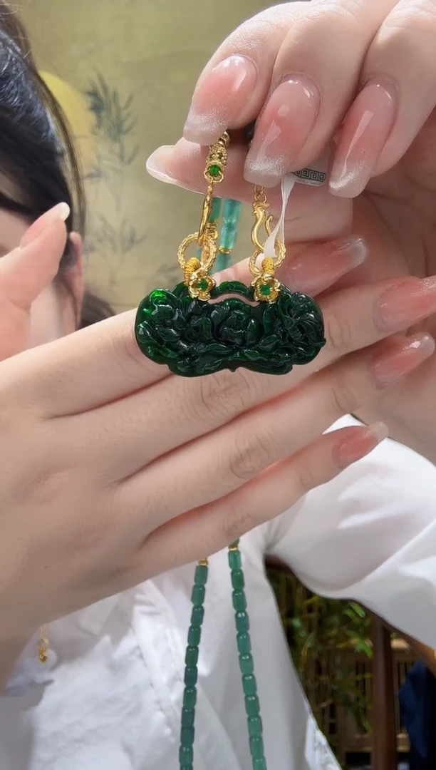 翡翠未镶嵌颈饰吊坠