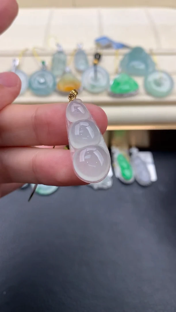 翡翠18K金镶嵌颈饰A550