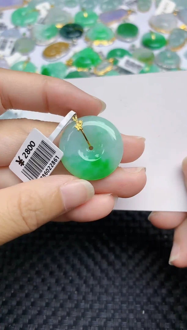 翡翠18K金镶嵌颈饰天然翡翠A货