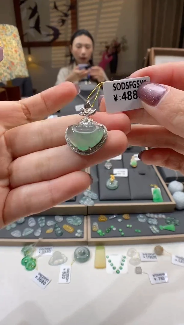 【闪购商品】翡翠颈饰18K金镶嵌如意