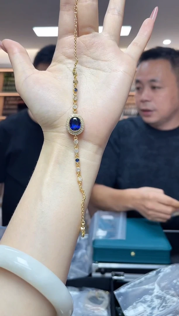 蓝宝石·未镶嵌多样性发一件