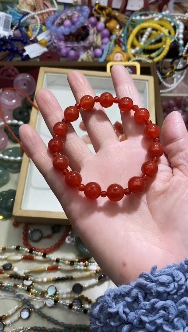 未镶嵌玛瑙/玉髓珠宝半成品红玛瑙手串一条