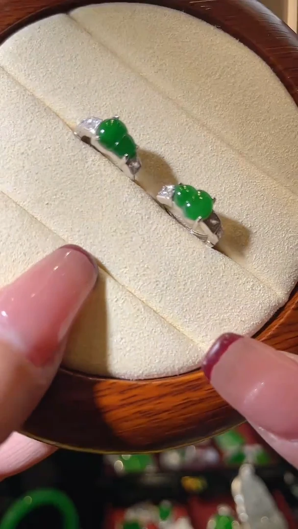 【闪购商品】翡翠耳饰银S925镶嵌天然翡翠A货