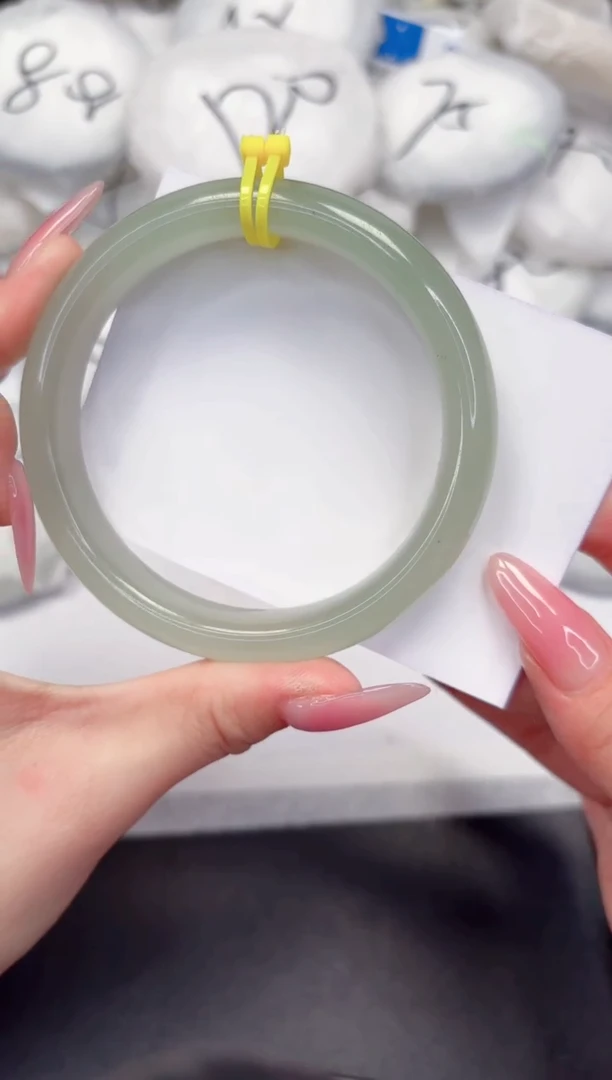 【闪购商品】石英质玉手镯未镶嵌106-63.3