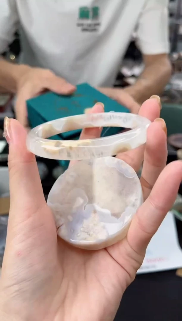 【闪购商品】石英质玉手镯未镶嵌62圈口（不退不换）1428266