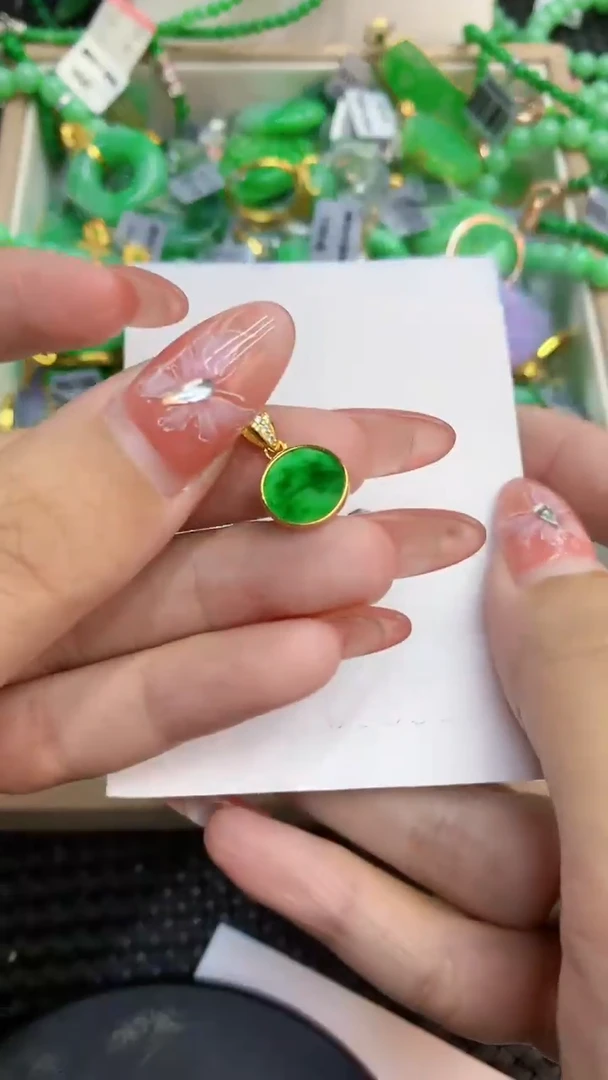 颈饰未镶嵌翡翠1